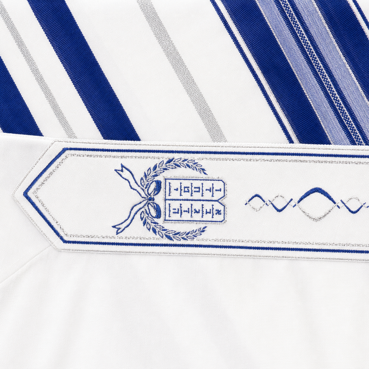 Blue and silver tallit atara with embroidered decorative design