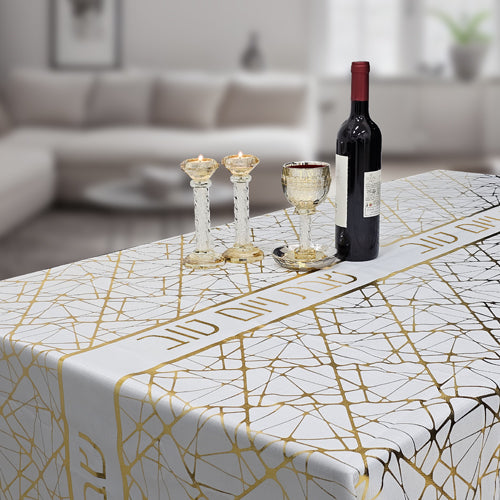 White polyester tablecloth with gold geometric pattern and decorative border, 140 x 280 cm.