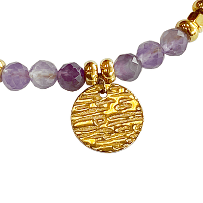 Amethyst stone bracelet interspersed with gold-plated beads with a gold-plated charm