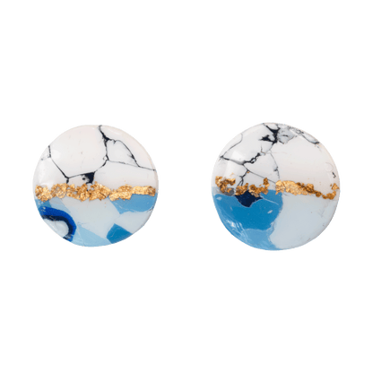 Circular white and blue stud earrings made of marbled polymer clay