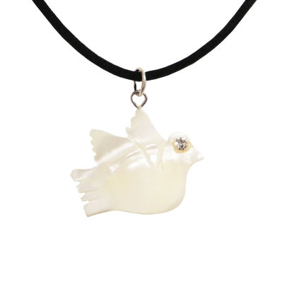 Necklace with a dove pendant made of mother-of-pearl