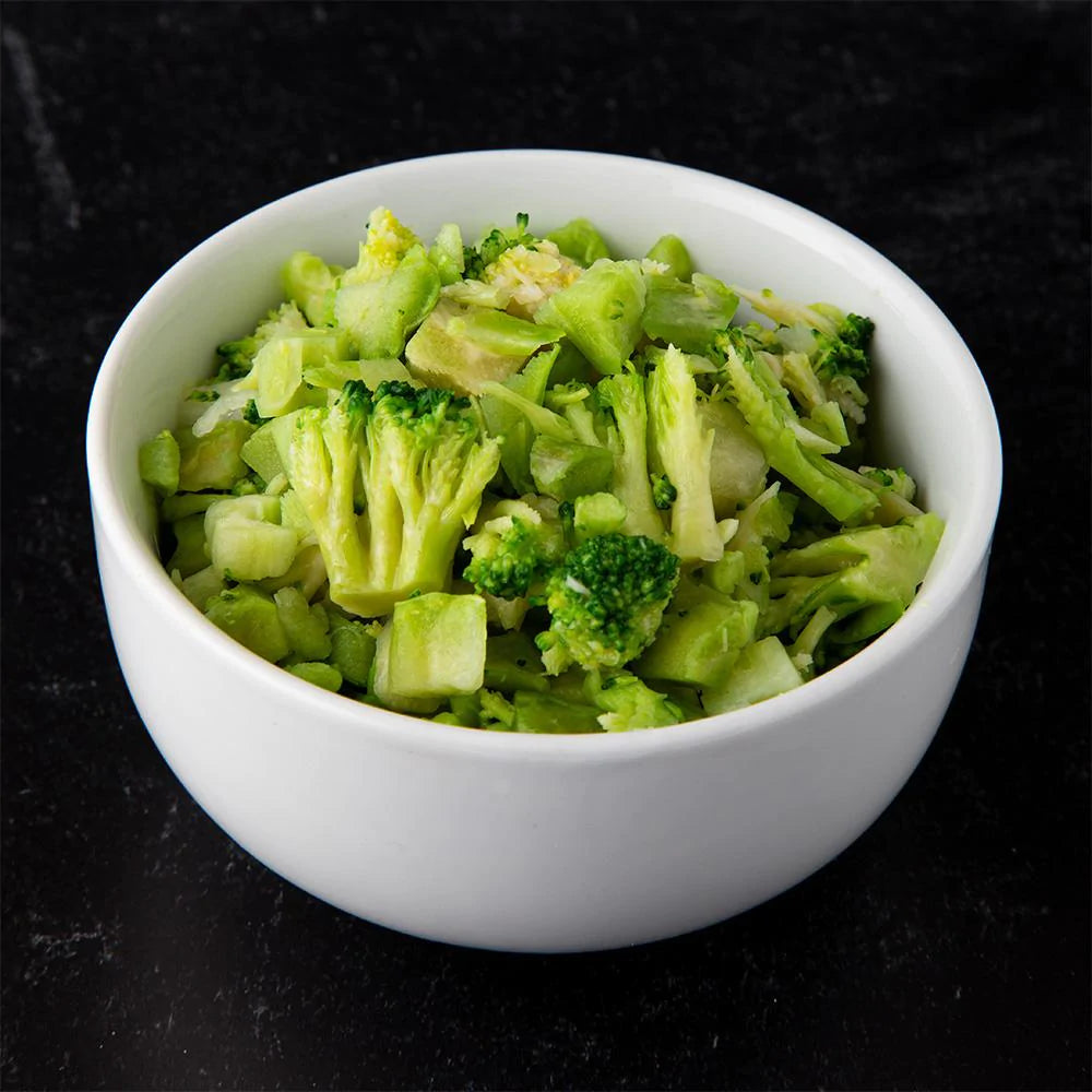 sliced broccoli in white bowl 